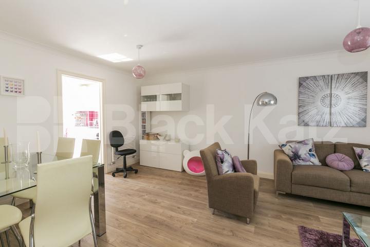 Stunning ground floor 2 bedroom property to rent with driveway for 2 cars Uplands Park Road, Enfield 